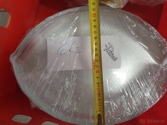 Sklenený tanier v tvare listu – nový, elegantný kúsok