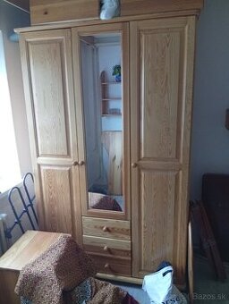 Masív skriňa veľká borovica