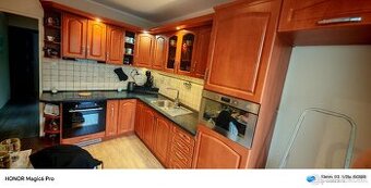 veľmi zachovalá linka aj so spotrebičmi a drezom