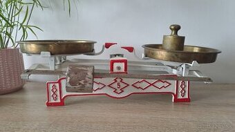 Retro kuchynská váha so závažím