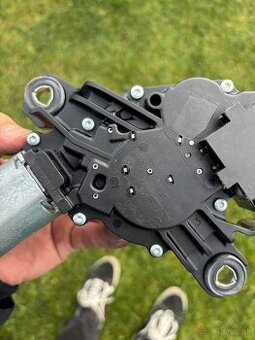 Motorcek stieraca zadny 0390201216 VW