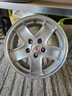 Predám 4 ks elektrónov R15, 5x108