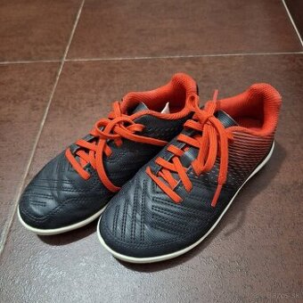 Chlapčenské kopačky Decathlon, veľkosť 28