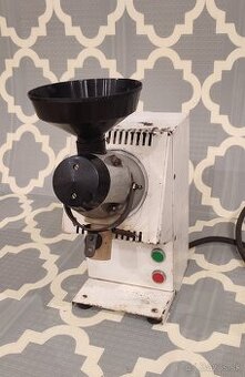 Mlynček na kávu OZAP KM7 plne funkčný