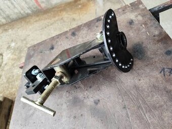 Konzola pluhu a bedńa na náradie