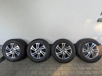 Volvo  XC 235/65 R17