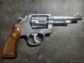 Revolver Smith and Wesson, Model 64 - 1