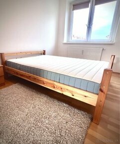 Predam posteľ z borovicového dreva - 1