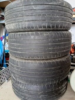 235/60 r18 good year