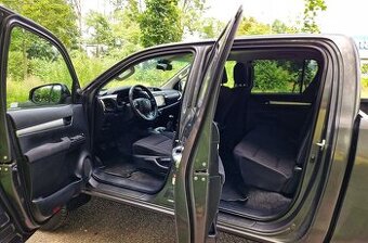 Predam Toyotu Hilux, 2.4D DOUB-CAB