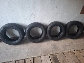 Predam zimne penumatiky 215/65 R17