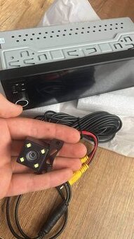 1DIN autorádio s bezdrátovým carplayem včetně parkovací kame