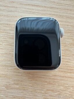 Apple Watch SE 40 mm (2. gen) - Starlight Aluminium Case