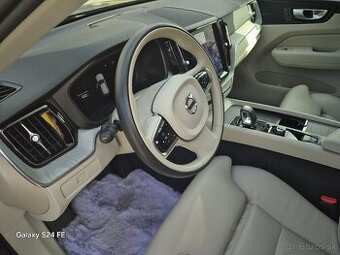Volvo XC60 2.0 B4 mHEV Plus Dark AWD A/T