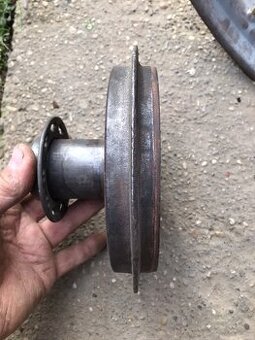 NSU 351, 501 OS náboj predného kolesa