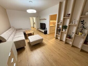 Topoľčany, 3-izbový veľkometrážny, moderný a kompletne prero