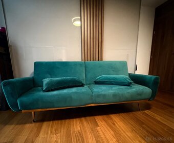 ### Smaragdovo zelená rozkladacia pohovka ###