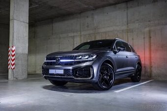 VW Touareg 3.0 V6 TDI R-Line 10/2024, vzduch, odpočet DPH
