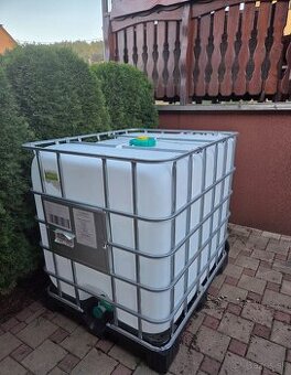 Predám IBC kontajner,nádrž na vodu 1000L.