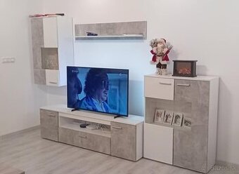 obývacia stena - vzor betón kombinácia s bielym