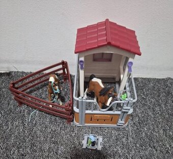 Schleich  stajňa malá