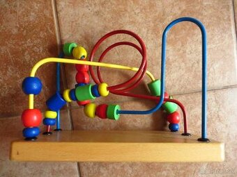 Drevená prevliekačka - od 9 mesiacov - na rozvoj motoriky