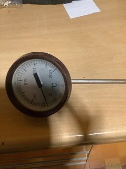 Bočný hodinový teplomer 0 až 200 c