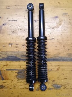 Zadné tlmiče na Mustanga