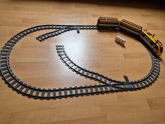 Predám  lego Vlak, Osobný vlak  60197+ koľajnice naviac