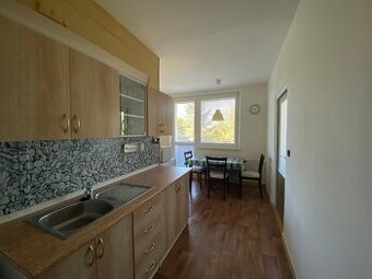 Prenajmem veľký 2-izbový byt v Žiline na Vlčincoch