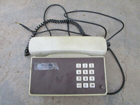 Starý telefónný prístroj Starý telefónný prístroj