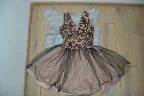 Spoločenské šaty s tylovou áčkovou sukňou
