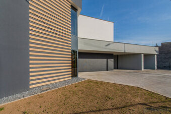 Vila s nadčasovou architektúrou- Prešov, bývanie, podnikanie