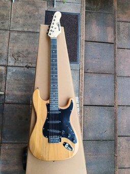 Predam Gitaru typ St. Rockson - 1