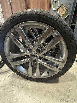 Predam elektrony 225/40 r18