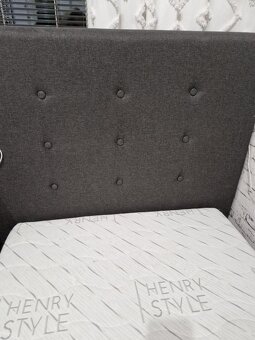 Čalúnená posteľ 90x200 s UP a matracom značky Hanry Style