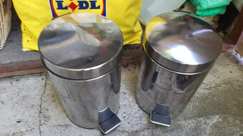 Predám dva malé nerezové koše.