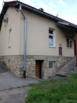 Rodinný dom na bývanie aj podnikanie BB-Uhlisko