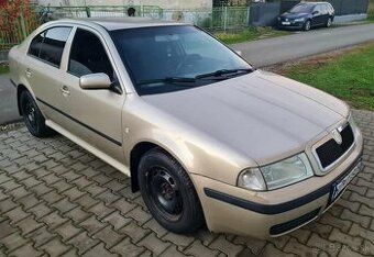 Škoda Octavia 1.6 benzín TOUR