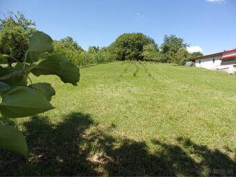 Na predaj stavebný pozemok 2426 m2, tichá lokalita, blízkosť