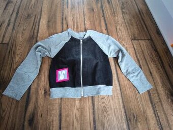 Piskacia krátka bombera