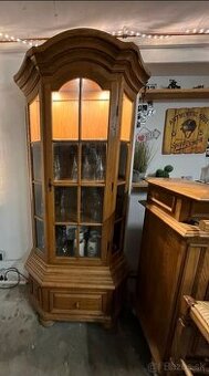 Skriňa s osvetlením