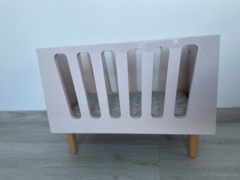 Done by Deer postieľka pre bábiky ružová