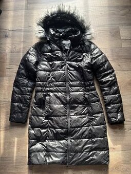 Damska cierna bunda s kapucou zn. Esmara, vel. M