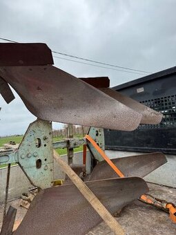 Pluh dvojak obracák. Továrenský