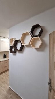 Predám police - úle, úliky, šesťuholníky, hexagony