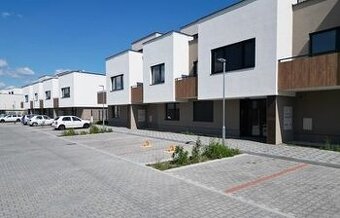 Hviezdoslavov, 2 izbový byt, balkón, park.miesto