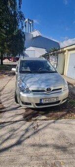 Toyota Corolla Verso kombi