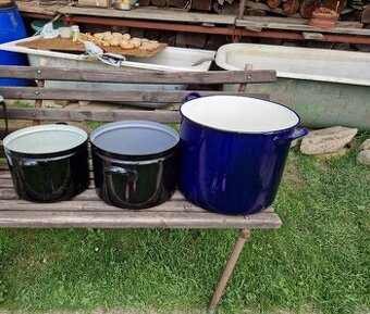 Velke smaltovane hrnce