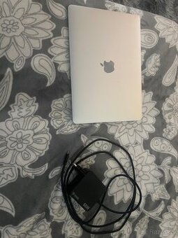 Apple MacBook